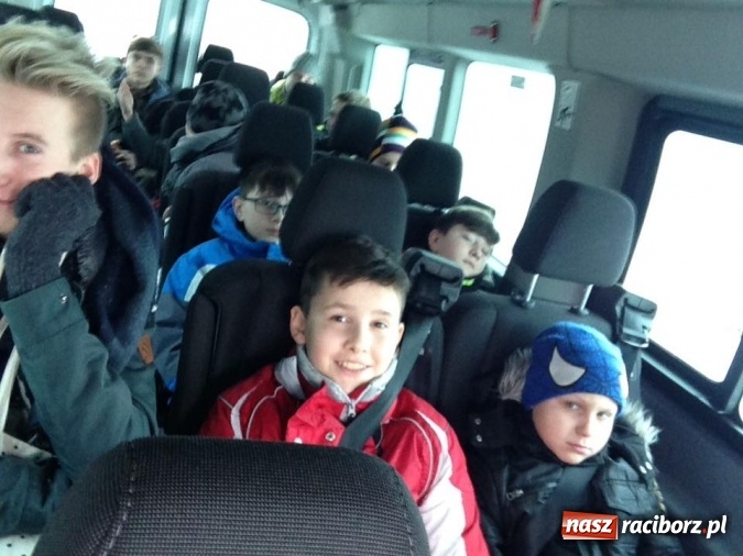 Zdjęcie w galerii na portalu naszraciborz.pl: Być jak Cichociemny, czyli zimowisko raciborskich harcerzy w Pokrzywnej wiadomości z regionu