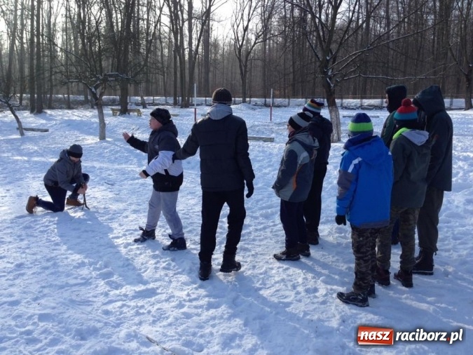 Zdjęcie w galerii na portalu naszraciborz.pl: Być jak Cichociemny, czyli zimowisko raciborskich harcerzy w Pokrzywnej wiadomości z regionu