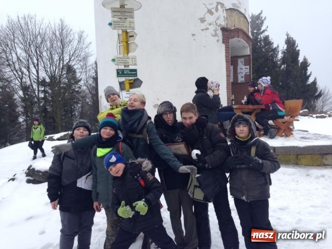 Zdjęcie w galerii na portalu naszraciborz.pl: Być jak Cichociemny, czyli zimowisko raciborskich harcerzy w Pokrzywnej wiadomości z regionu