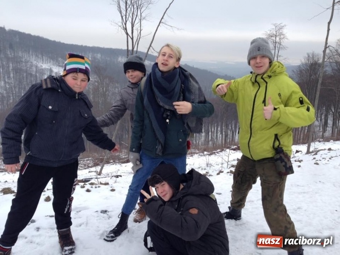 Zdjęcie w galerii na portalu naszraciborz.pl: Być jak Cichociemny, czyli zimowisko raciborskich harcerzy w Pokrzywnej wiadomości z regionu