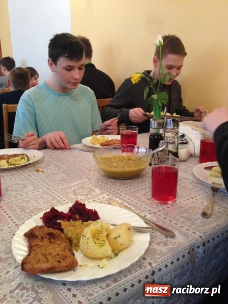 Zdjęcie w galerii na portalu naszraciborz.pl: Być jak Cichociemny, czyli zimowisko raciborskich harcerzy w Pokrzywnej wiadomości z regionu