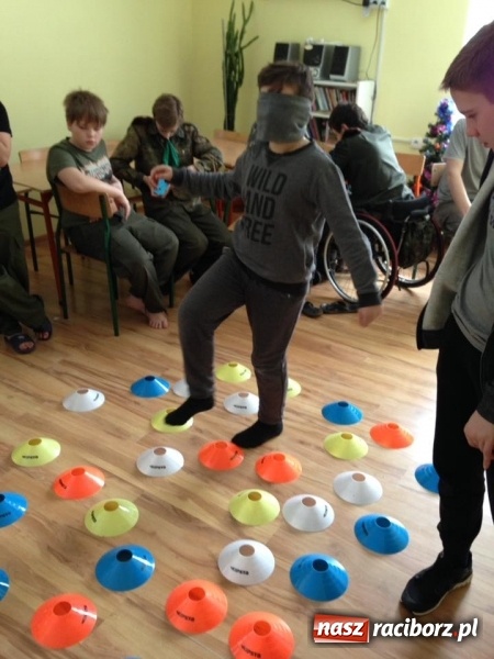 Zdjęcie w galerii na portalu naszraciborz.pl: Być jak Cichociemny, czyli zimowisko raciborskich harcerzy w Pokrzywnej wiadomości z regionu