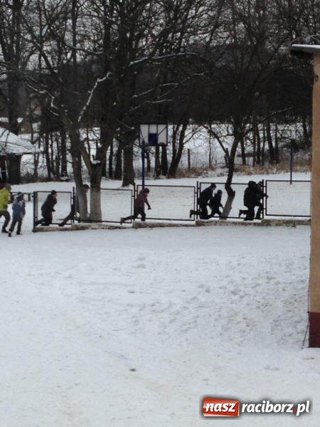 Zdjęcie w galerii na portalu naszraciborz.pl: Być jak Cichociemny, czyli zimowisko raciborskich harcerzy w Pokrzywnej wiadomości z regionu