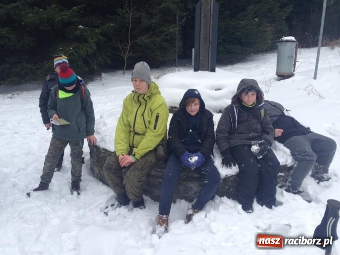 Zdjęcie w galerii na portalu naszraciborz.pl: Być jak Cichociemny, czyli zimowisko raciborskich harcerzy w Pokrzywnej wiadomości z regionu
