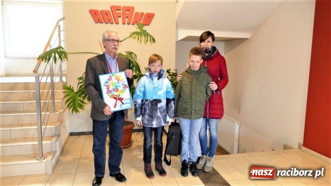 Zdjęcie w galerii na portalu naszraciborz.pl: Rafako podarowało rzutnik Placówce Opiekuńczo-Terapeutycznej w Samborowicach  wiadomości z regionu
