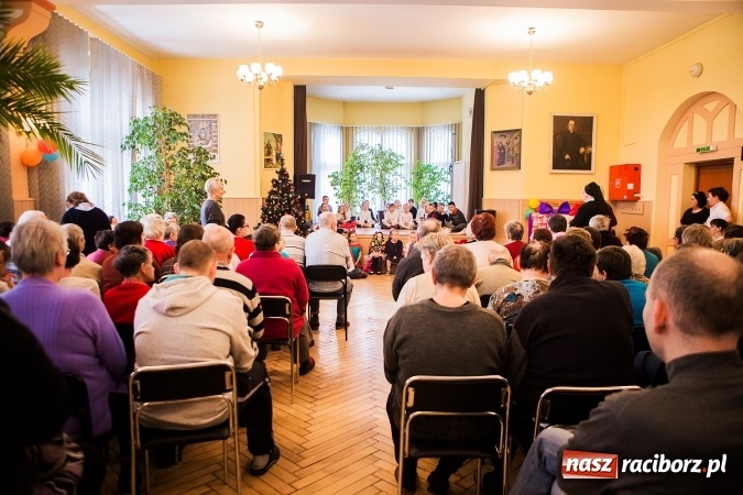 Zdjęcie w galerii na portalu naszraciborz.pl: Występy artystyczne w Domu Pomocy Społecznej wiadomości z regionu