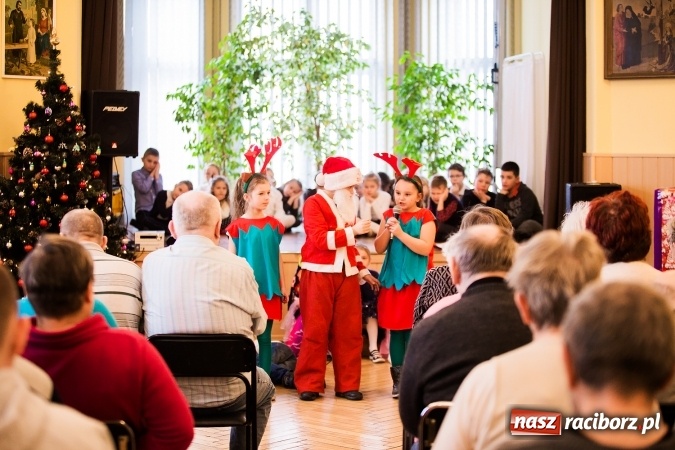 Zdjęcie w galerii na portalu naszraciborz.pl: Występy artystyczne w Domu Pomocy Społecznej wiadomości z regionu