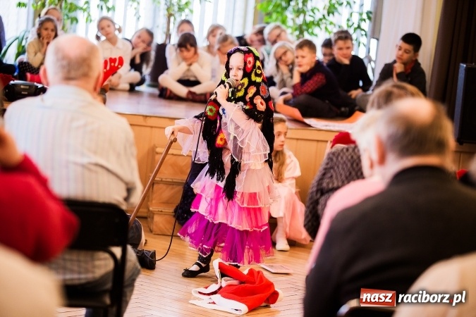 Zdjęcie w galerii na portalu naszraciborz.pl: Występy artystyczne w Domu Pomocy Społecznej wiadomości z regionu