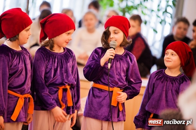 Zdjęcie w galerii na portalu naszraciborz.pl: Występy artystyczne w Domu Pomocy Społecznej wiadomości z regionu
