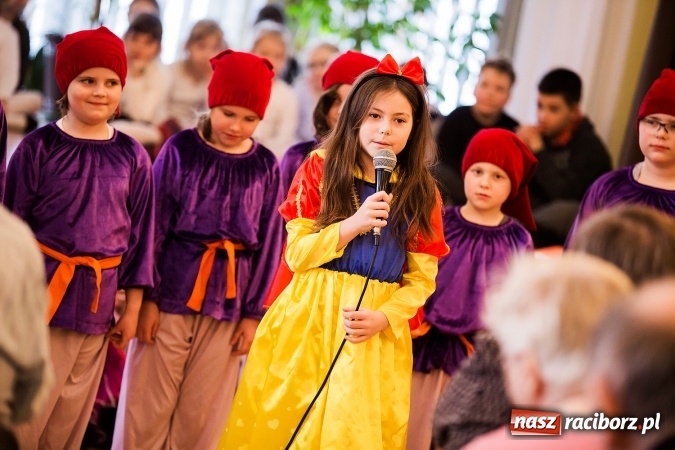 Zdjęcie w galerii na portalu naszraciborz.pl: Występy artystyczne w Domu Pomocy Społecznej wiadomości z regionu