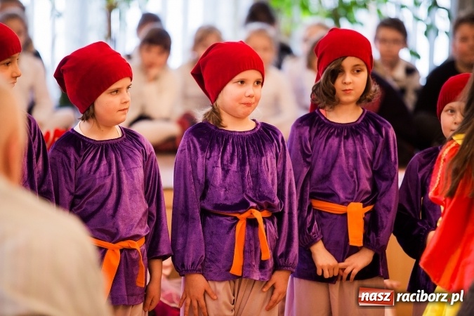 Zdjęcie w galerii na portalu naszraciborz.pl: Występy artystyczne w Domu Pomocy Społecznej wiadomości z regionu