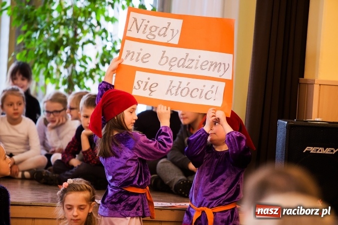 Zdjęcie w galerii na portalu naszraciborz.pl: Występy artystyczne w Domu Pomocy Społecznej wiadomości z regionu