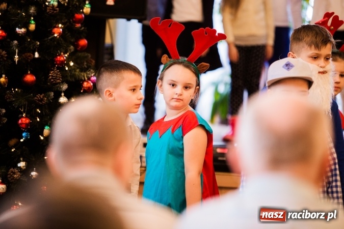 Zdjęcie w galerii na portalu naszraciborz.pl: Występy artystyczne w Domu Pomocy Społecznej wiadomości z regionu