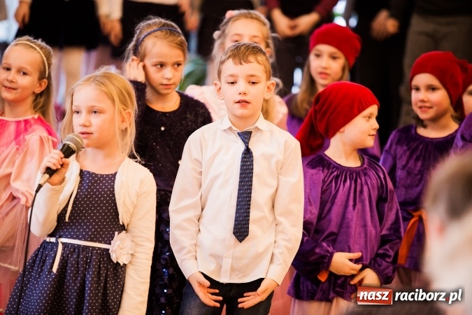 Zdjęcie w galerii na portalu naszraciborz.pl: Występy artystyczne w Domu Pomocy Społecznej wiadomości z regionu