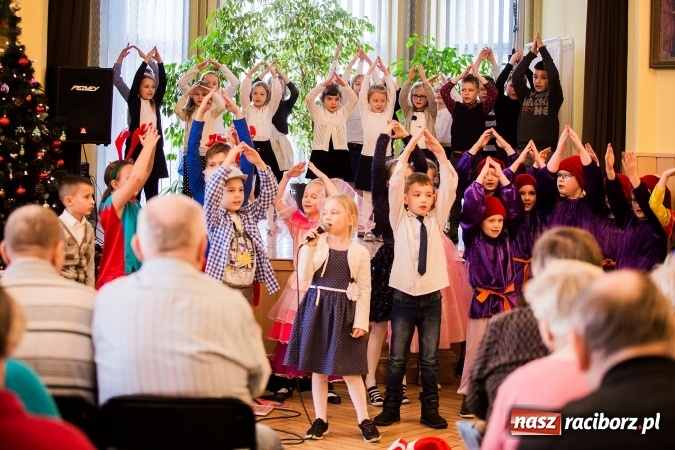 Zdjęcie w galerii na portalu naszraciborz.pl: Występy artystyczne w Domu Pomocy Społecznej wiadomości z regionu