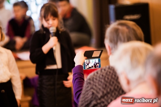 Zdjęcie w galerii na portalu naszraciborz.pl: Występy artystyczne w Domu Pomocy Społecznej wiadomości z regionu