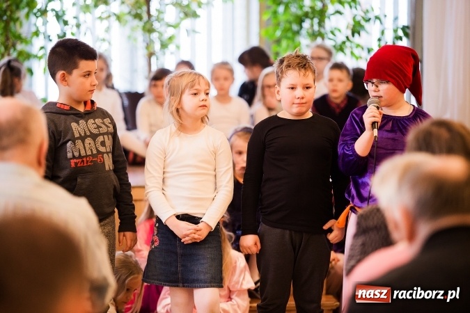 Zdjęcie w galerii na portalu naszraciborz.pl: Występy artystyczne w Domu Pomocy Społecznej wiadomości z regionu