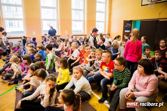 Zdjęcie w galerii na portalu naszraciborz.pl: Artystyczny poranek w SP 13 wiadomości z regionu