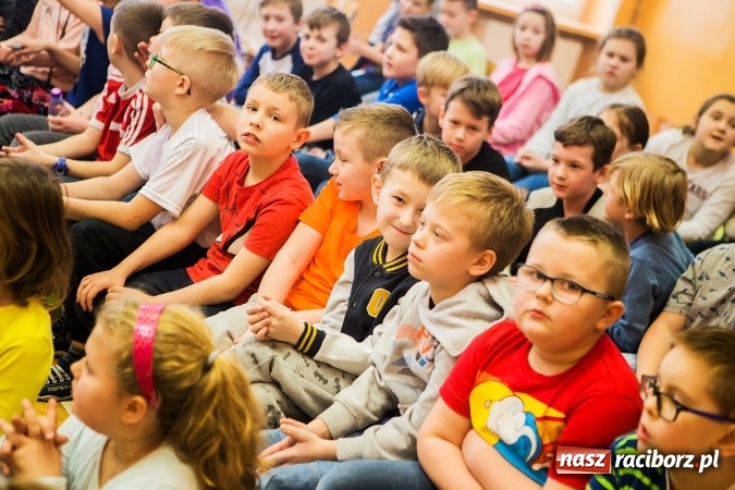 Zdjęcie w galerii na portalu naszraciborz.pl: Artystyczny poranek w SP 13 wiadomości z regionu