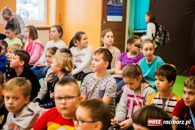 Zdjęcie w galerii na portalu naszraciborz.pl: Artystyczny poranek w SP 13 wiadomości z regionu