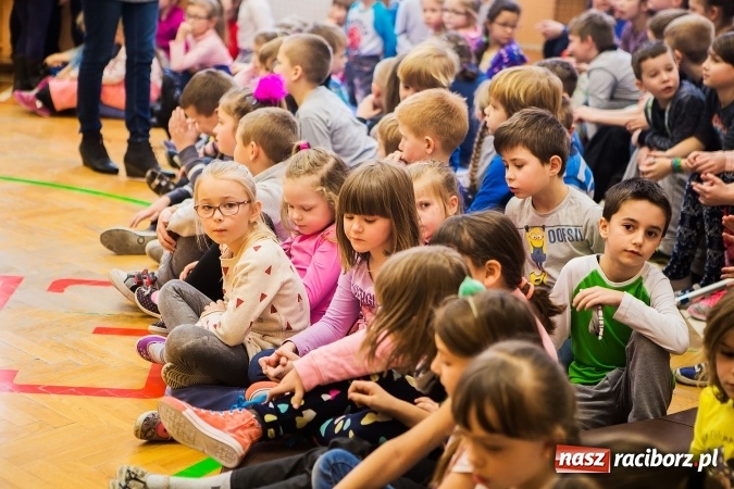 Zdjęcie w galerii na portalu naszraciborz.pl: Artystyczny poranek w SP 13 wiadomości z regionu