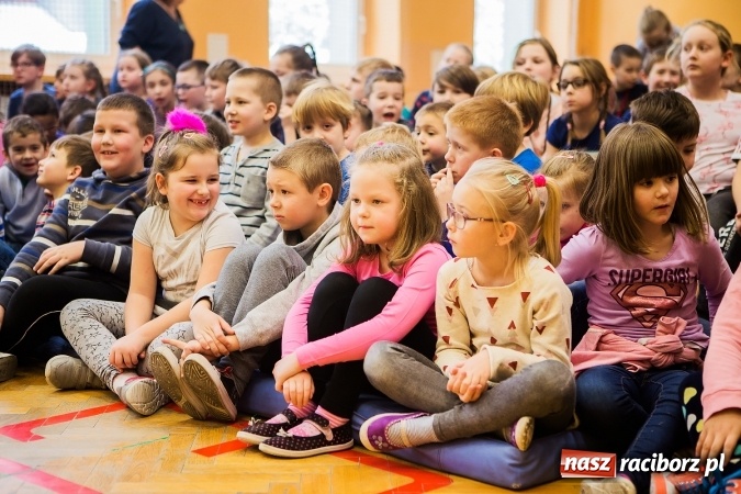 Zdjęcie w galerii na portalu naszraciborz.pl: Artystyczny poranek w SP 13 wiadomości z regionu