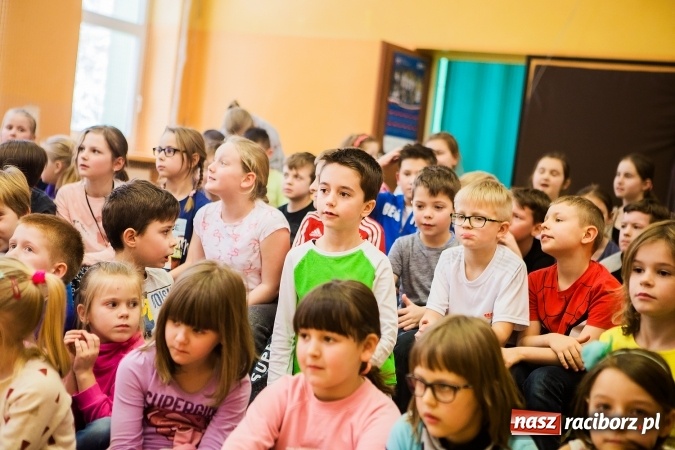 Zdjęcie w galerii na portalu naszraciborz.pl: Artystyczny poranek w SP 13 wiadomości z regionu