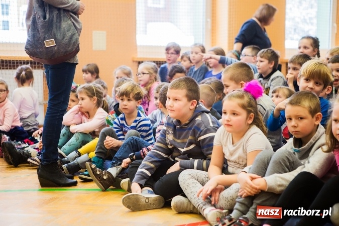 Zdjęcie w galerii na portalu naszraciborz.pl: Artystyczny poranek w SP 13 wiadomości z regionu