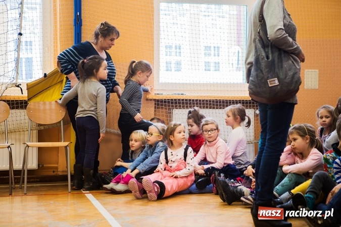 Zdjęcie w galerii na portalu naszraciborz.pl: Artystyczny poranek w SP 13 wiadomości z regionu