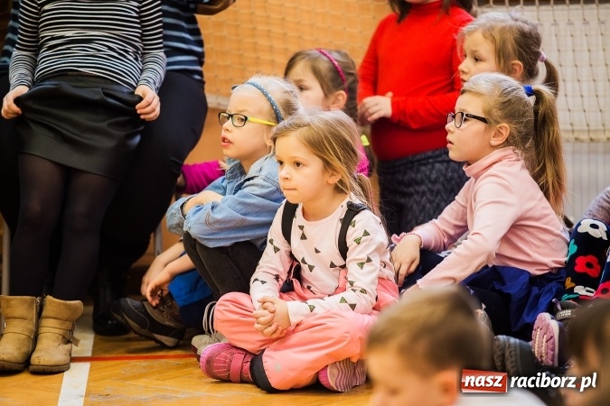 Zdjęcie w galerii na portalu naszraciborz.pl: Artystyczny poranek w SP 13 wiadomości z regionu