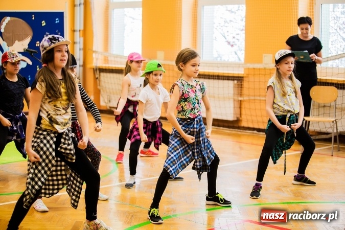 Zdjęcie w galerii na portalu naszraciborz.pl: Artystyczny poranek w SP 13 wiadomości z regionu