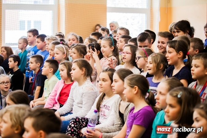 Zdjęcie w galerii na portalu naszraciborz.pl: Artystyczny poranek w SP 13 wiadomości z regionu