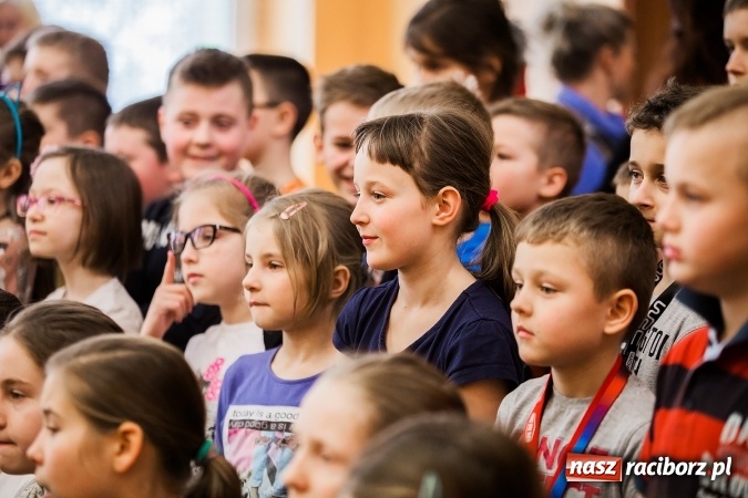 Zdjęcie w galerii na portalu naszraciborz.pl: Artystyczny poranek w SP 13 wiadomości z regionu