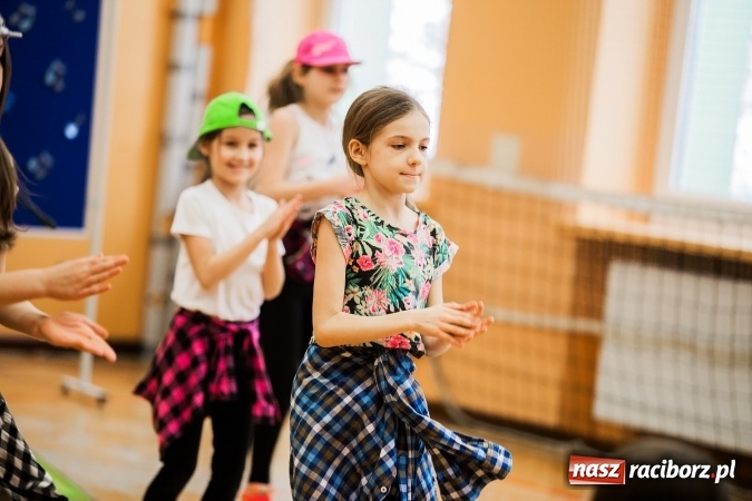 Zdjęcie w galerii na portalu naszraciborz.pl: Artystyczny poranek w SP 13 wiadomości z regionu