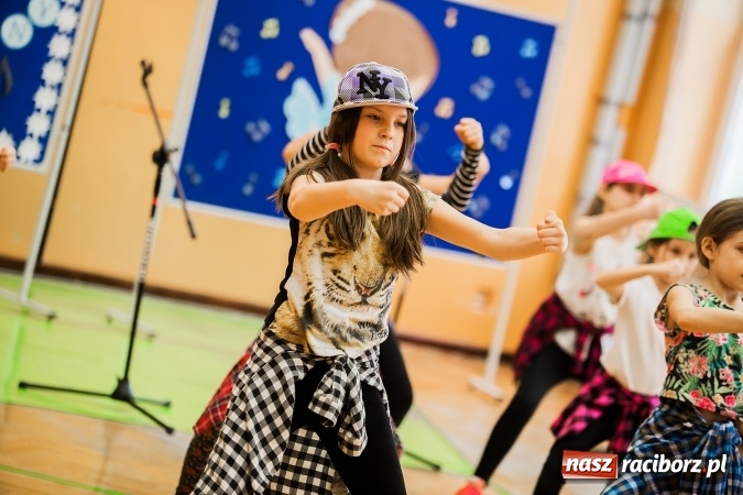 Zdjęcie w galerii na portalu naszraciborz.pl: Artystyczny poranek w SP 13 wiadomości z regionu