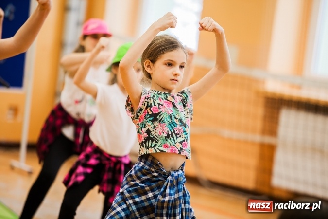 Zdjęcie w galerii na portalu naszraciborz.pl: Artystyczny poranek w SP 13 wiadomości z regionu