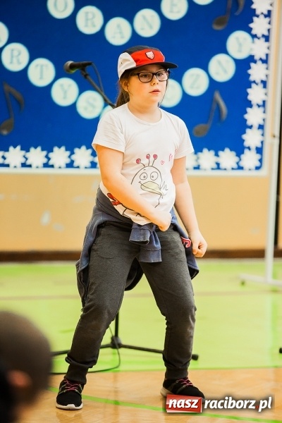 Zdjęcie w galerii na portalu naszraciborz.pl: Artystyczny poranek w SP 13 wiadomości z regionu