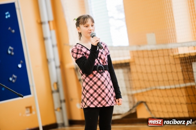 Zdjęcie w galerii na portalu naszraciborz.pl: Artystyczny poranek w SP 13 wiadomości z regionu