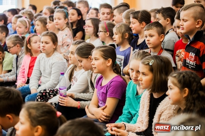 Zdjęcie w galerii na portalu naszraciborz.pl: Artystyczny poranek w SP 13 wiadomości z regionu