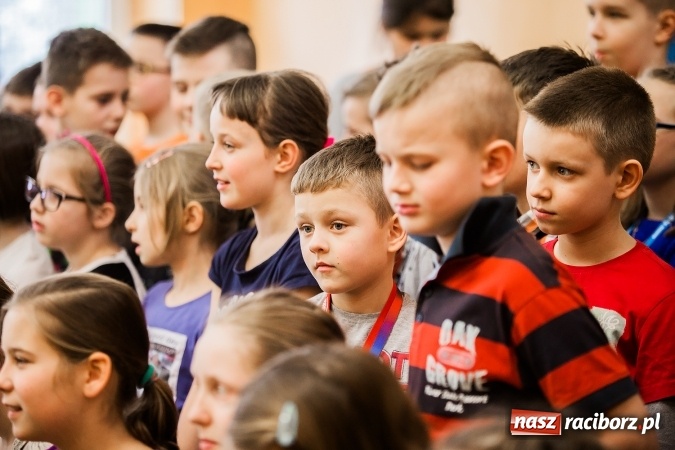 Zdjęcie w galerii na portalu naszraciborz.pl: Artystyczny poranek w SP 13 wiadomości z regionu