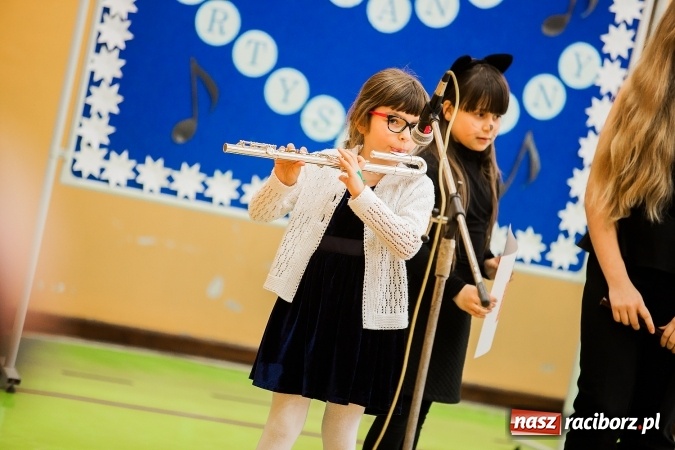 Zdjęcie w galerii na portalu naszraciborz.pl: Artystyczny poranek w SP 13 wiadomości z regionu