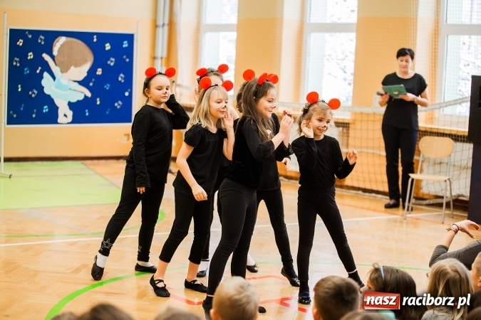 Zdjęcie w galerii na portalu naszraciborz.pl: Artystyczny poranek w SP 13 wiadomości z regionu