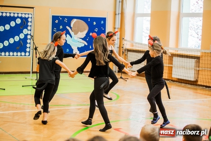 Zdjęcie w galerii na portalu naszraciborz.pl: Artystyczny poranek w SP 13 wiadomości z regionu