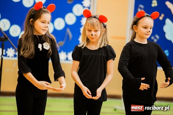 Zdjęcie w galerii na portalu naszraciborz.pl: Artystyczny poranek w SP 13 wiadomości z regionu