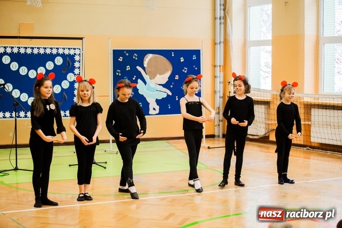 Zdjęcie w galerii na portalu naszraciborz.pl: Artystyczny poranek w SP 13 wiadomości z regionu