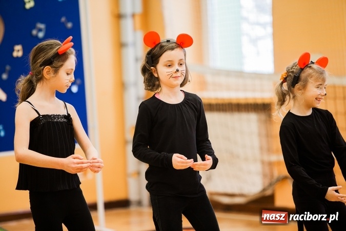 Zdjęcie w galerii na portalu naszraciborz.pl: Artystyczny poranek w SP 13 wiadomości z regionu