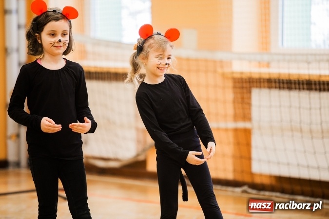 Zdjęcie w galerii na portalu naszraciborz.pl: Artystyczny poranek w SP 13 wiadomości z regionu