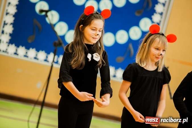 Zdjęcie w galerii na portalu naszraciborz.pl: Artystyczny poranek w SP 13 wiadomości z regionu