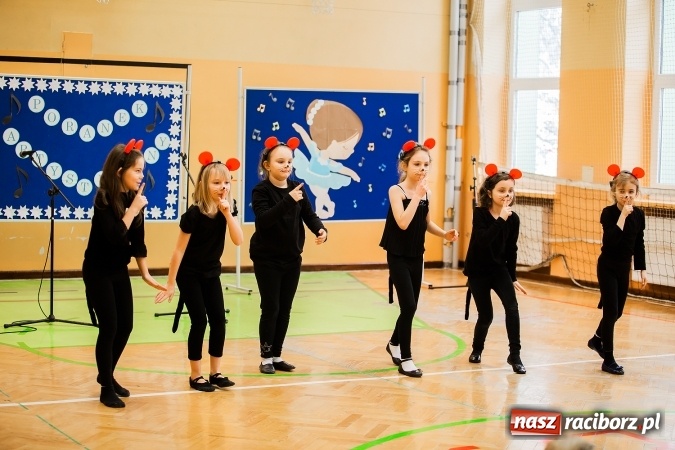 Zdjęcie w galerii na portalu naszraciborz.pl: Artystyczny poranek w SP 13 wiadomości z regionu