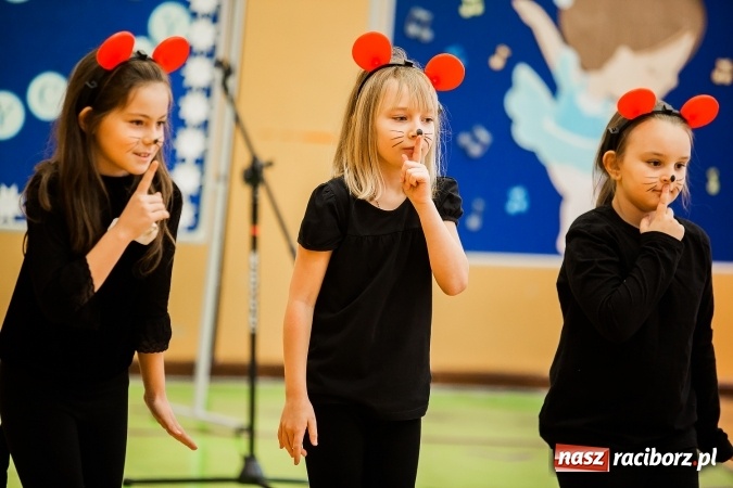 Zdjęcie w galerii na portalu naszraciborz.pl: Artystyczny poranek w SP 13 wiadomości z regionu